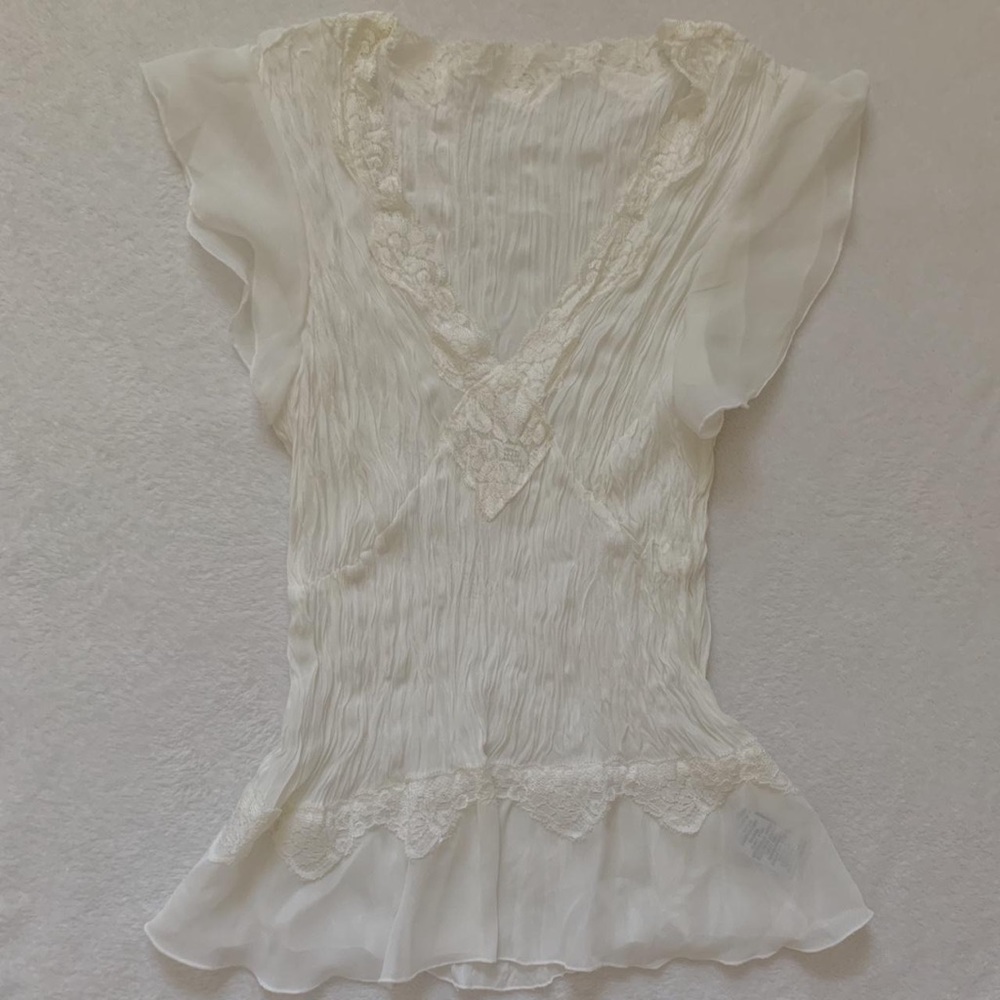 ethereal white flutter sleeve top✨🤍